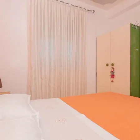 Vega - Makarska By Guide *