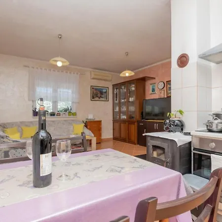 Vega - Makarska By Guide