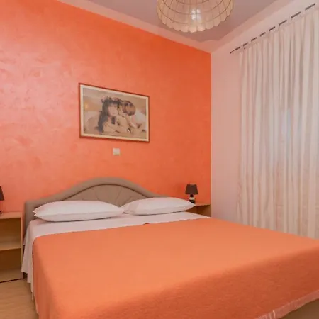 Vega - Makarska By Guide * Nova Sela (Kula Norinska)