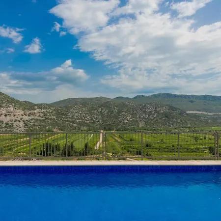 Vega - Makarska By Guide *